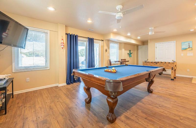 Shorenuff - Nags Head MP 11 Ocean View Beach 200 Yds Pool Hot Tub Pool Table YR Flex Stays - image 38