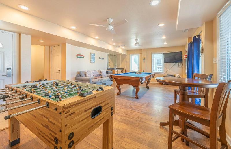 Shorenuff - Nags Head MP 11 Ocean View Beach 200 Yds Pool Hot Tub Pool Table YR Flex Stays - image 26