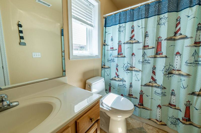 Shorenuff - Nags Head MP 11 Ocean View Beach 200 Yds Pool Hot Tub Pool Table YR Flex Stays - image 36
