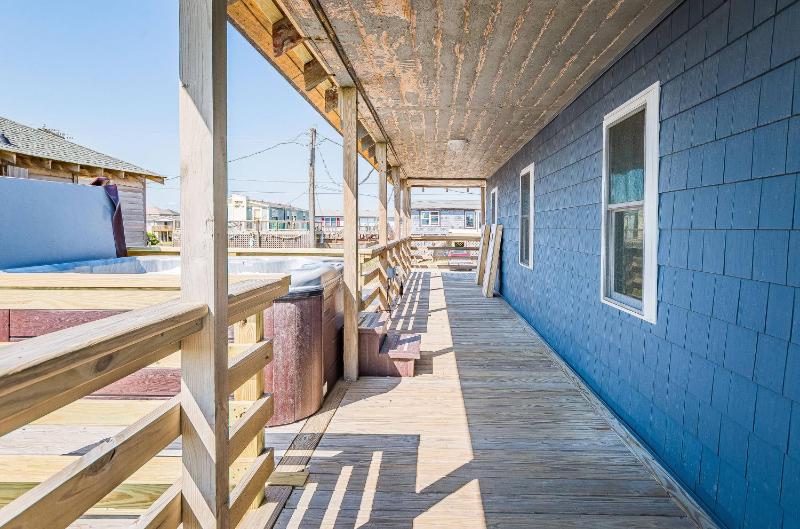 Deja Blue - KDH MP 6 Oceanfront Hot Tub Pets OK Fenced-in Dog Area Corn Hole - image 32