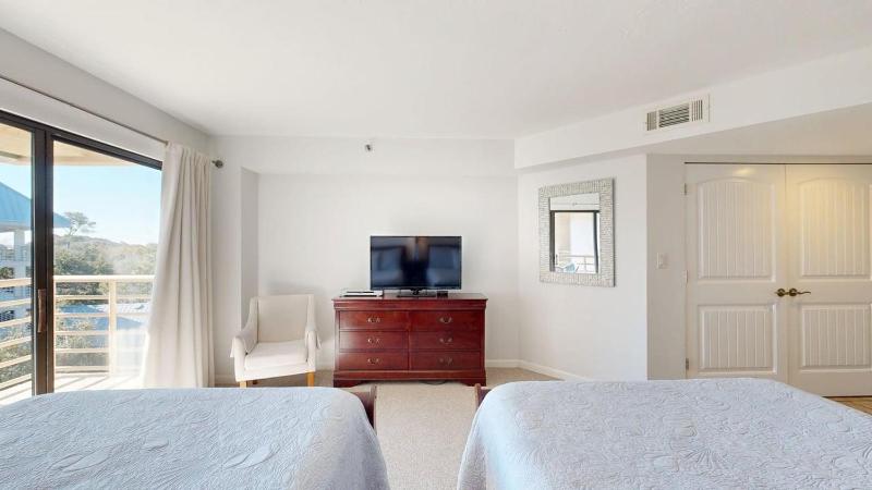2513 Villamare - image 36