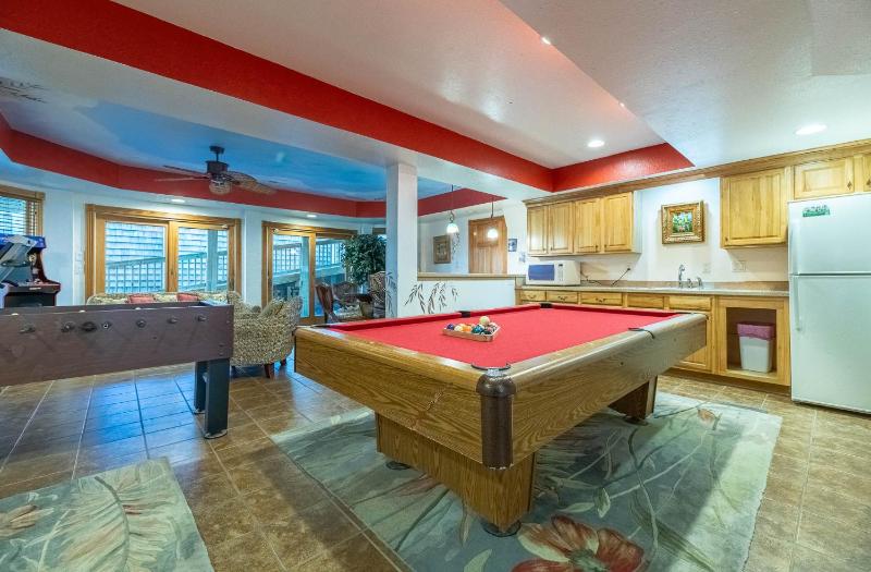 The Good Life - Nags Head MP 11 Oceanfront Elevator Pool w/Waterfall Hot Tub Pets OK Flex Stays - image 4