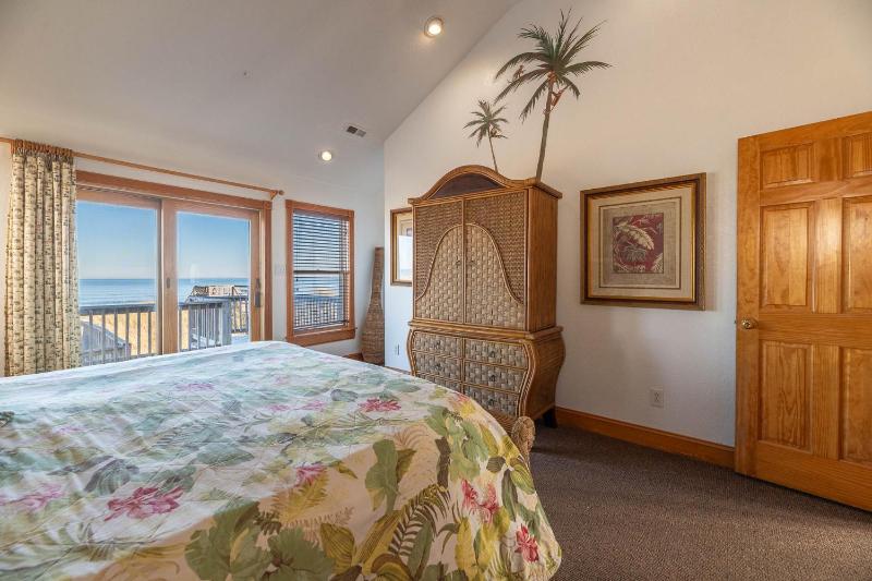 The Good Life - Nags Head MP 11 Oceanfront Elevator Pool w/Waterfall Hot Tub Pets OK Flex Stays - image 40