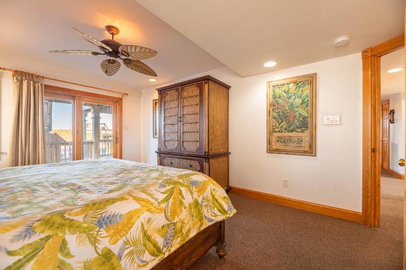 The Good Life - Nags Head MP 11 Oceanfront Elevator Pool w/Waterfall Hot Tub Pets OK Flex Stays - image 9
