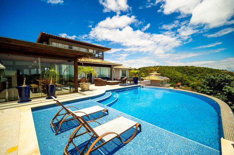House with panoramic view and private pool! - image 1