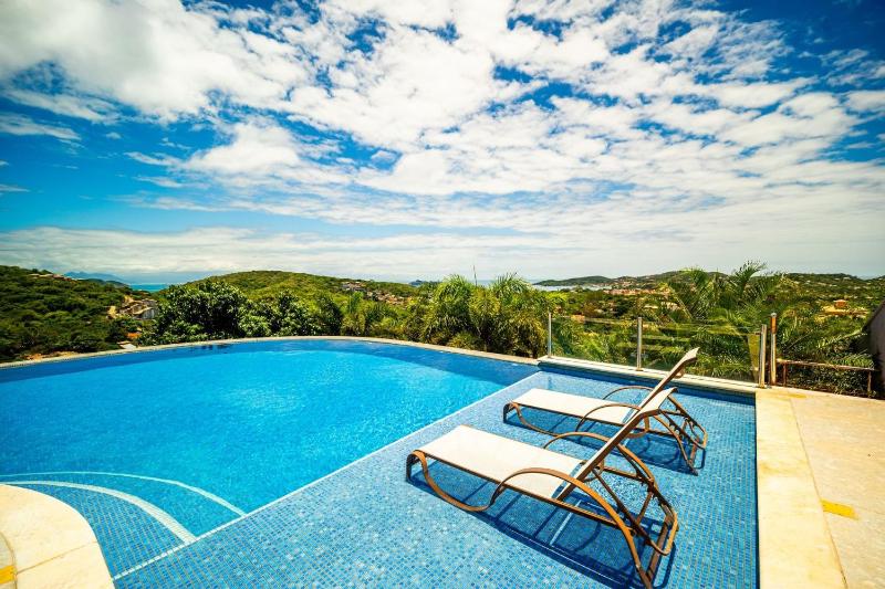 House with panoramic view and private pool! - image 6