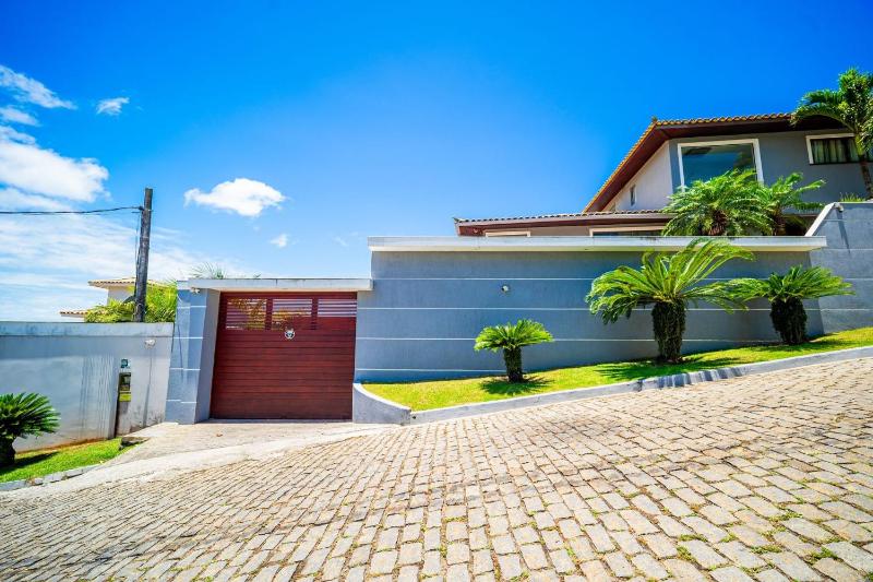 House with panoramic view and private pool! - image 5