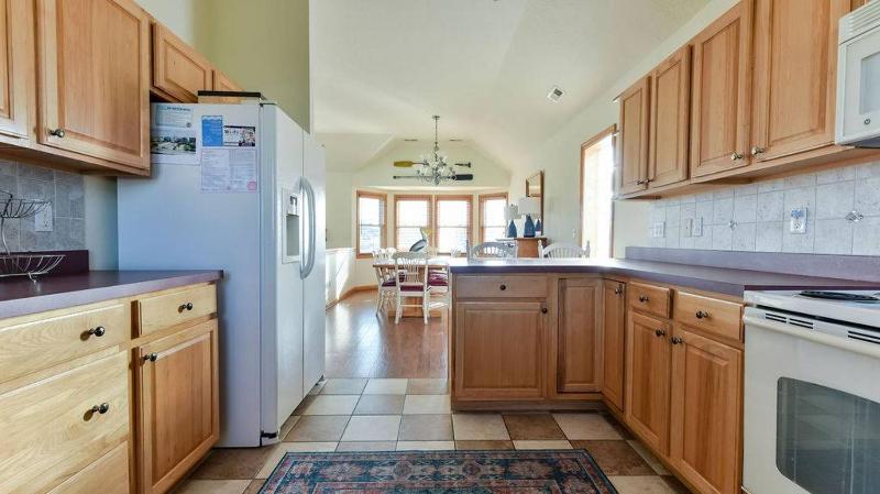 Lazy Pelican - Nags Head MP 11.5 23 Yds to Beach Ocean View Pool Hot Tub Pets OK Flex Stays - image 6