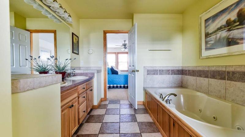 Lazy Pelican - Nags Head MP 11.5 23 Yds to Beach Ocean View Pool Hot Tub Pets OK Flex Stays - image 10