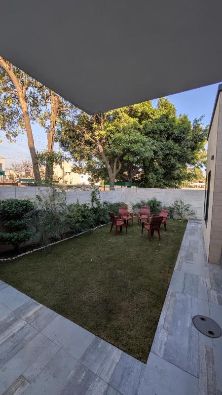 LAHORE VILLA 1 Kanal Ground floor 2 beds 2 bath 1 living room Kitchen dinning room - image 3