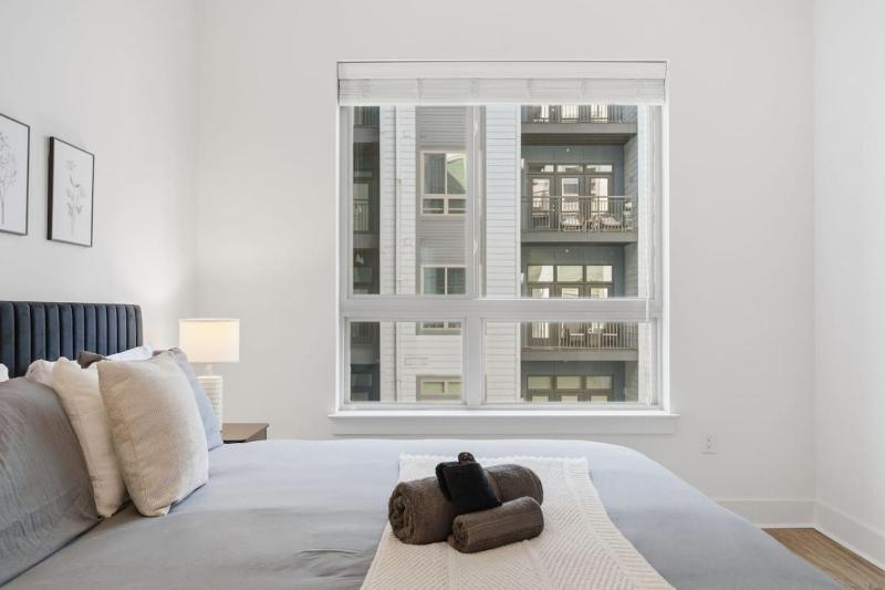 Urban Escape | Free Parking Pool Gym - image 10