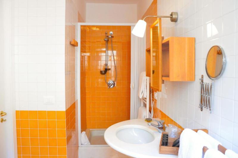 Studio with Balcony - Split Level image 3