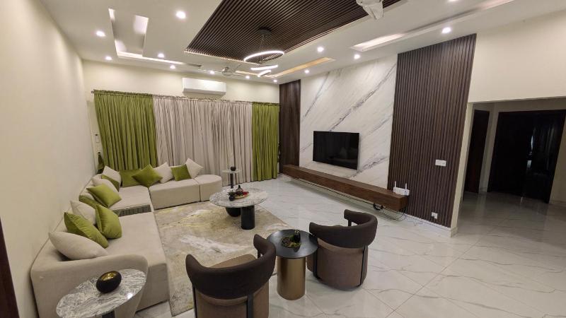 LAHORE VILLA 1 Kanal Ground floor 2 beds 2 bath 1 living room Kitchen dinning room - image 10