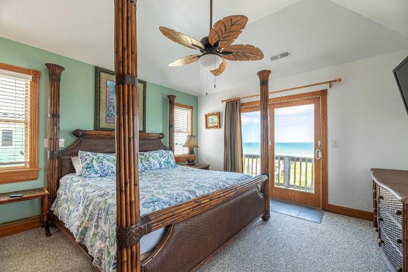 Joshua's Tiki Hut - Nags Head MP 11 Oceanfront Elevator Pool Swim-Up Tiki Bar Hot Tub Pets OK - image 10
