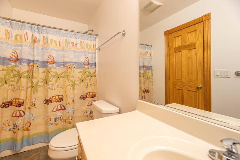 Joshua's Tiki Hut - Nags Head MP 11 Oceanfront Elevator Pool Swim-Up Tiki Bar Hot Tub Pets OK - image 29