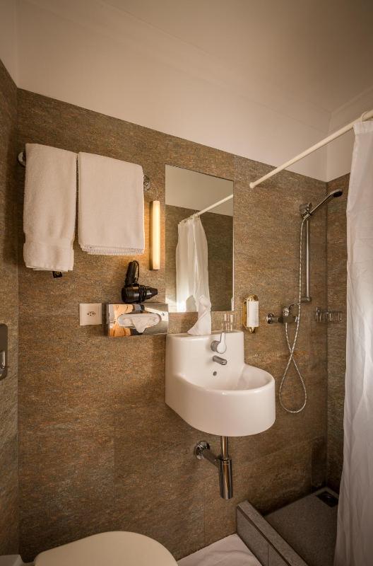 Single Room image 2