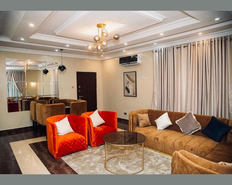 Luxury One Bedroom Apartment - image 14
