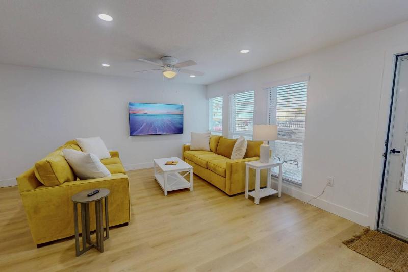 317-A - Madeira Beach Yacht Club - image 7