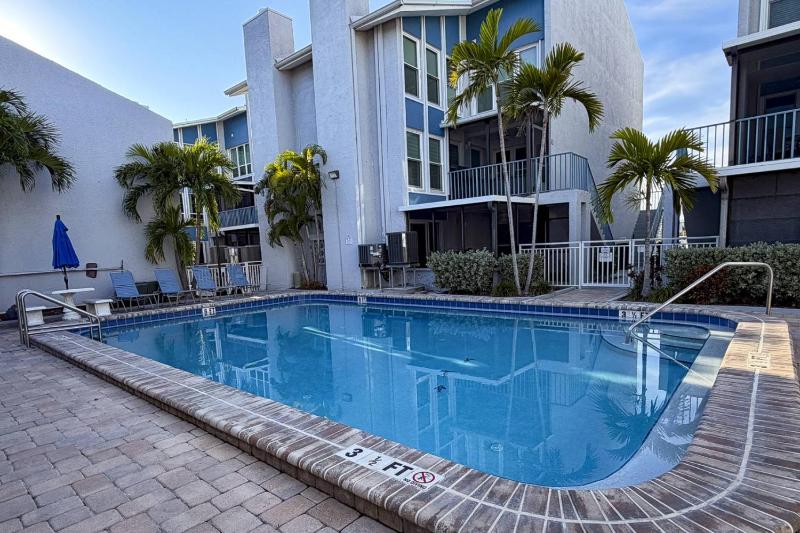 317-A - Madeira Beach Yacht Club - image 4