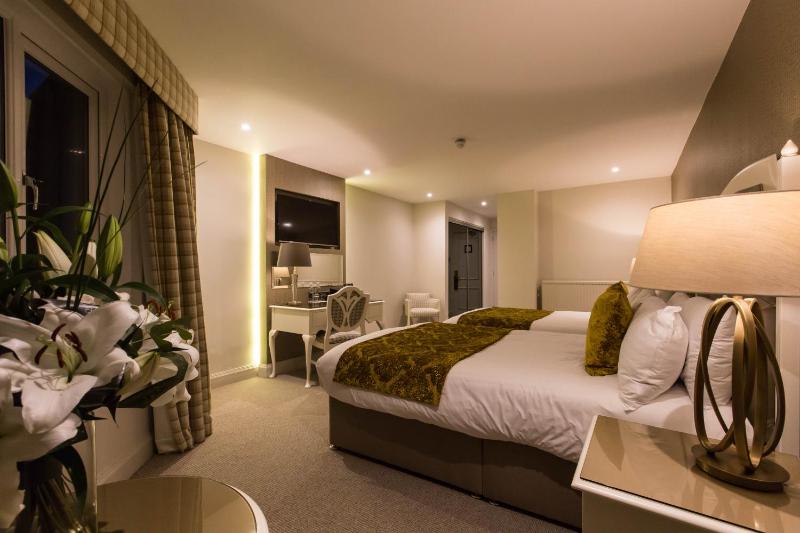 Standard Double Room with Two Double Beds image 4