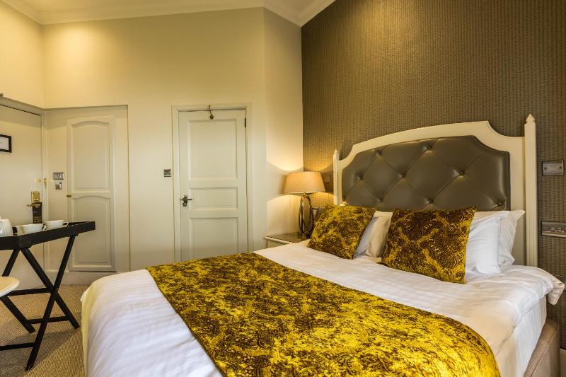 Standard King Room image 2