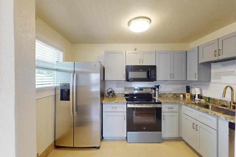 Silver Sands - Driftwood Suite - image 16
