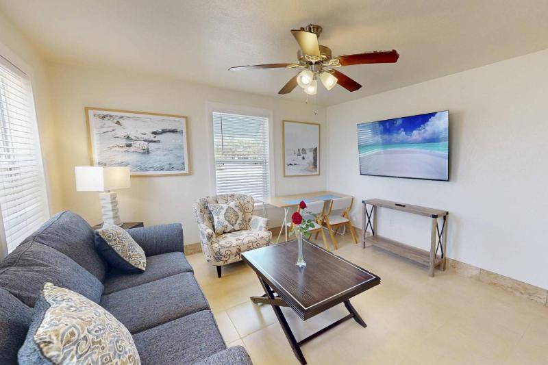 Silver Sands - Driftwood Suite - image 50
