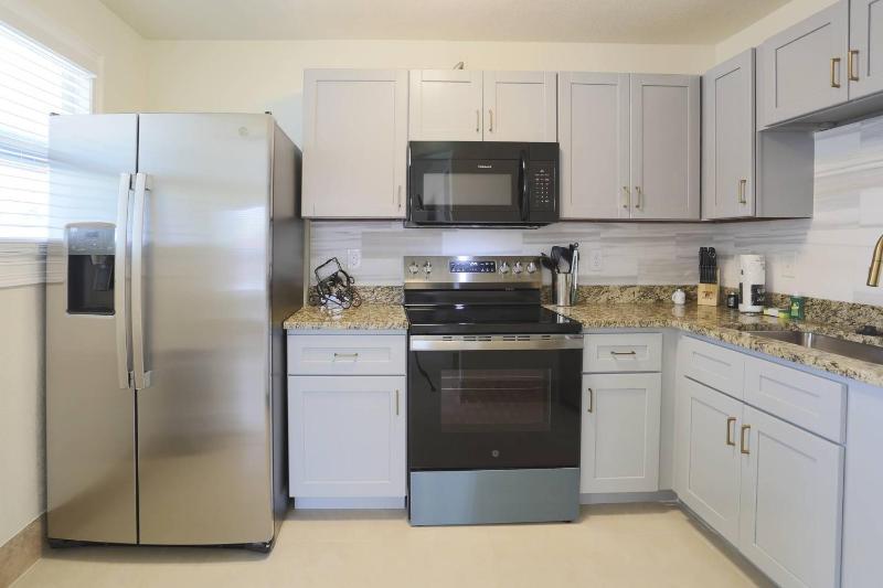 Silver Sands - Driftwood Suite - image 10