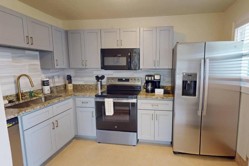 Silver Sands - Driftwood Suite - image 35