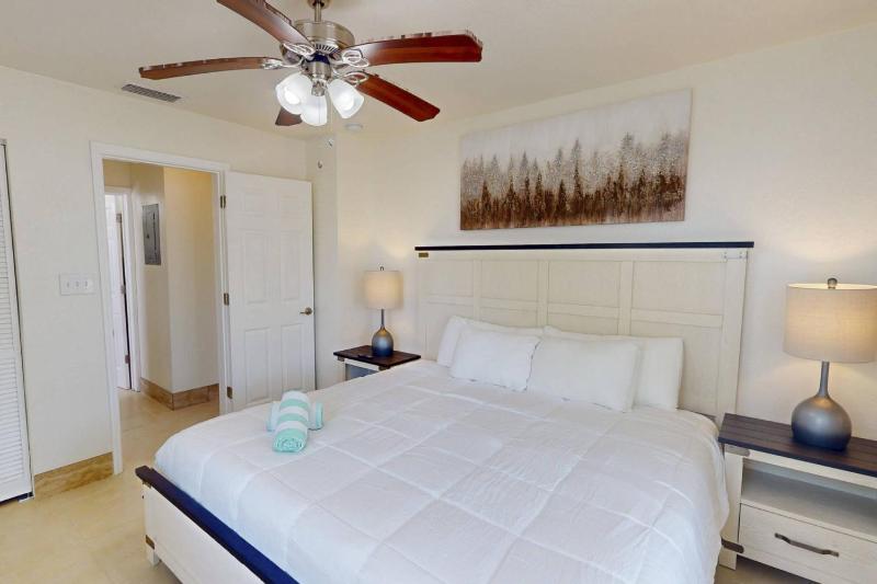 Silver Sands - Driftwood Suite - image 20