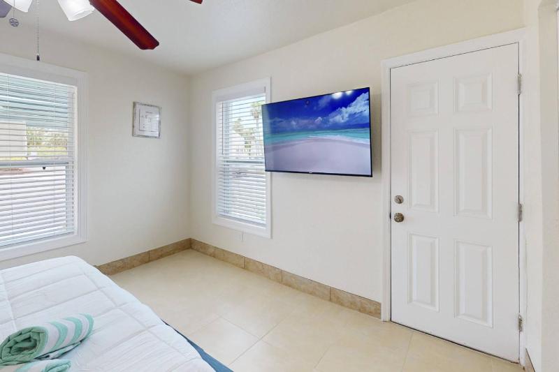 Silver Sands - Driftwood Suite - image 38