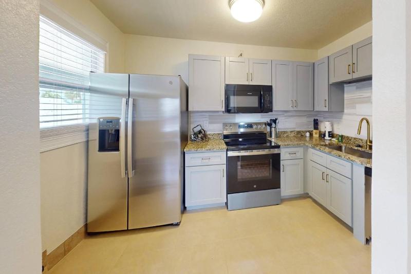 Silver Sands - Driftwood Suite - image 4