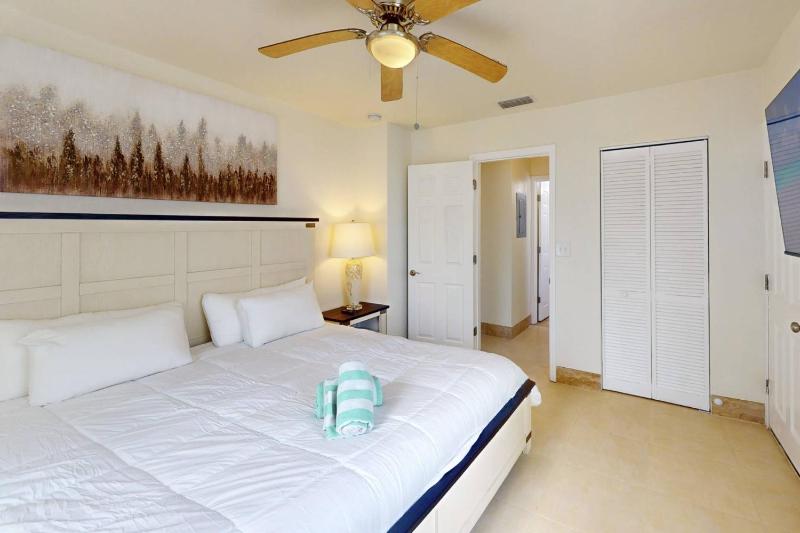 Silver Sands - Driftwood Suite - image 24