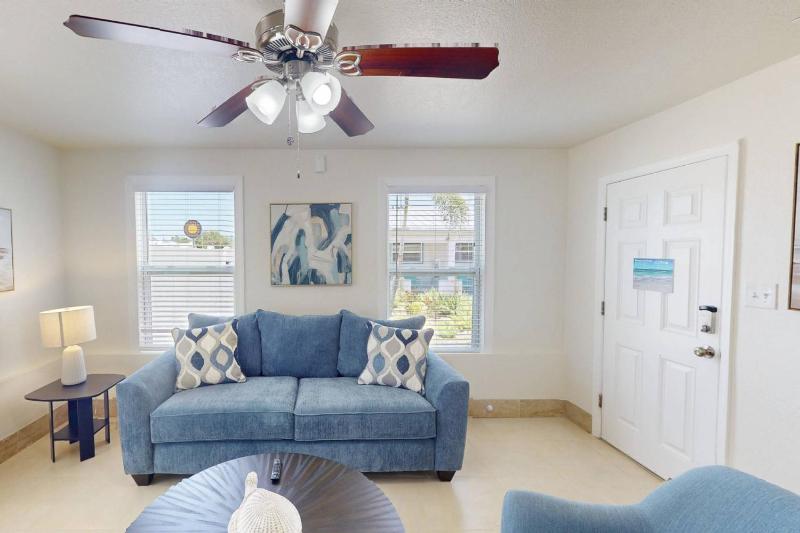Silver Sands - Silver Suite - image 4