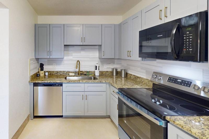 Silver Sands - Silver Suite - image 21