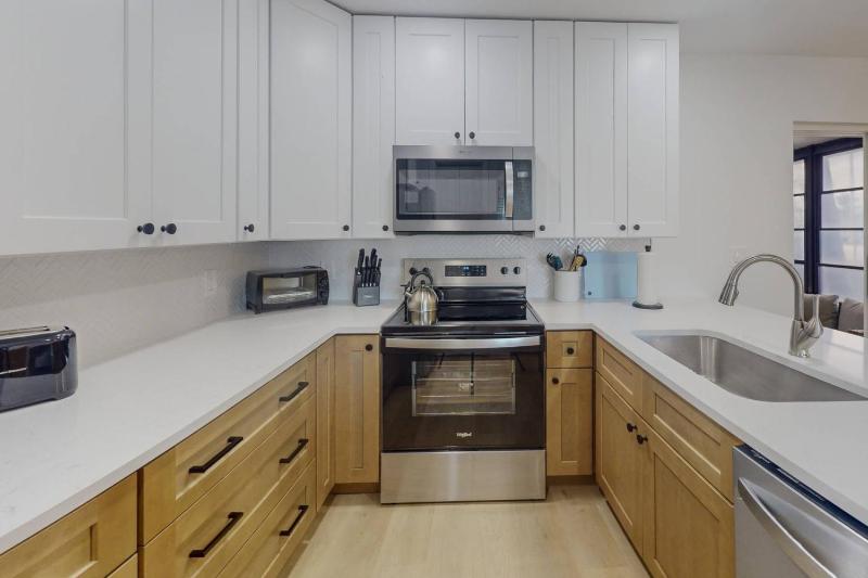 317-Suite - Madeira Beach Yacht Club - image 19