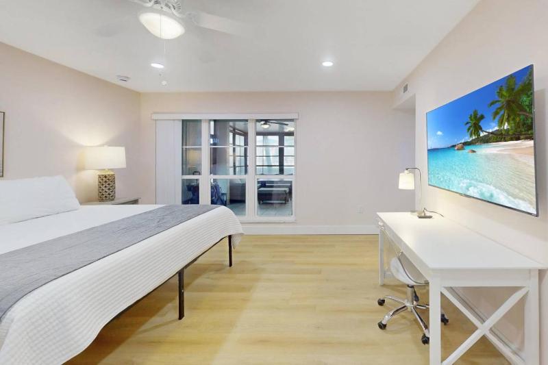 317-Suite - Madeira Beach Yacht Club - image 9