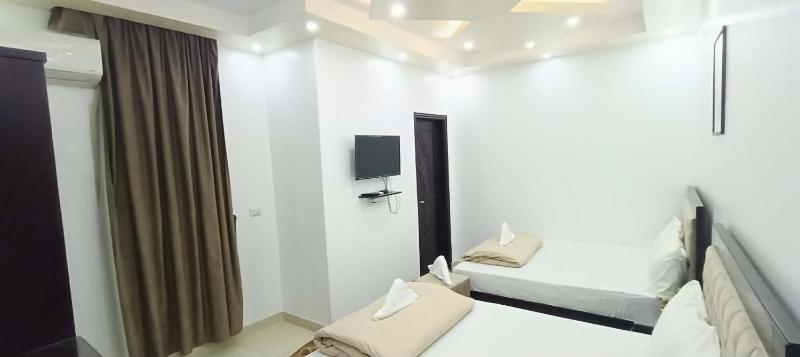 Blanco pyramids inn - image 15