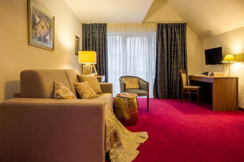 Executive Suite image 3