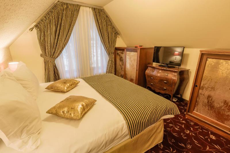Deluxe Suite image 2
