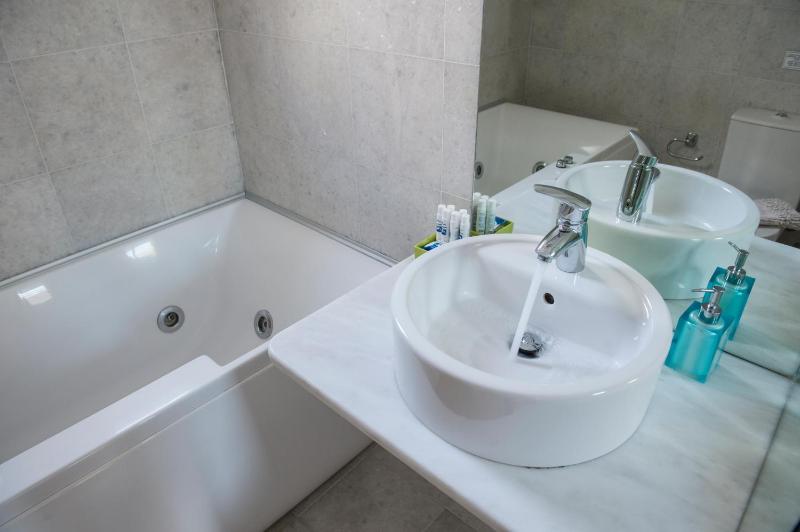 Two Bedroom Suite with Sea View image 2