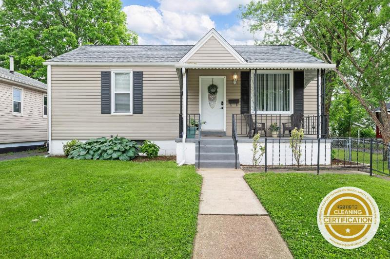 Lovely Dogtown Home ABODEbucks - image 1