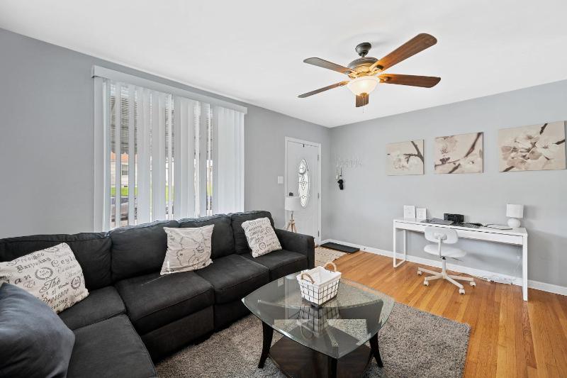 Lovely Dogtown Home ABODEbucks - image 13