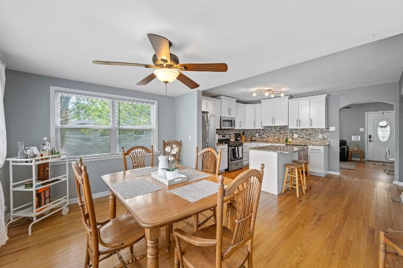 Lovely Dogtown Home ABODEbucks - image 2