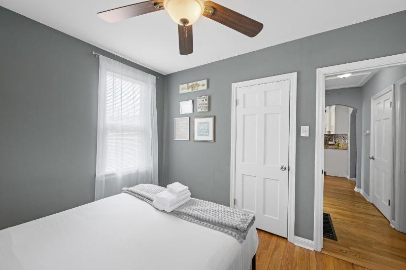 Lovely Dogtown Home ABODEbucks - image 4