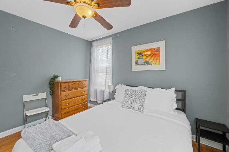 Lovely Dogtown Home ABODEbucks - image 8