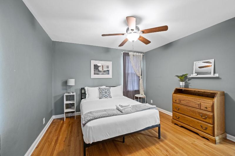 Lovely Dogtown Home ABODEbucks - image 12