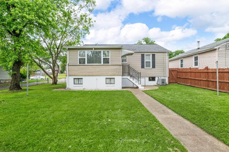 Lovely Dogtown Home ABODEbucks - image 5