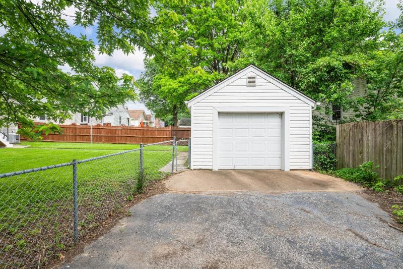 Lovely Dogtown Home ABODEbucks - image 9