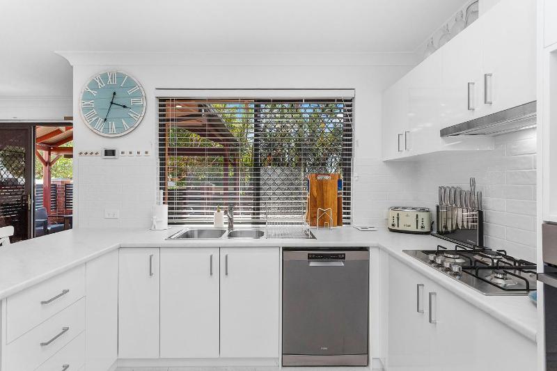 Scarborough Retreat -3BRM 5mins to the beach - image 15